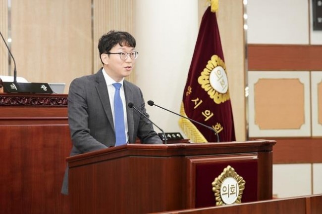 이동환 시장 예비비 변상 요구안 설명하는 권용재 의원