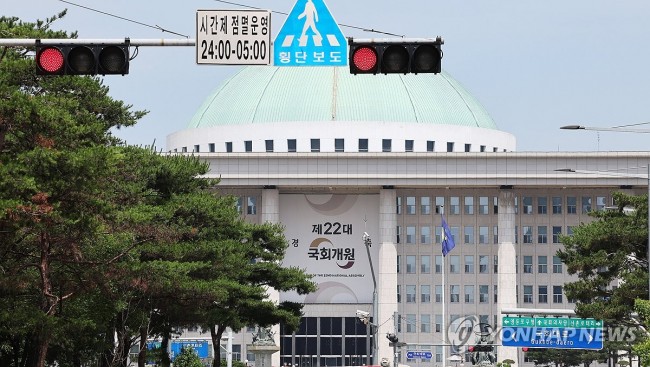 '양보 없는 대치' 지속되는 국회