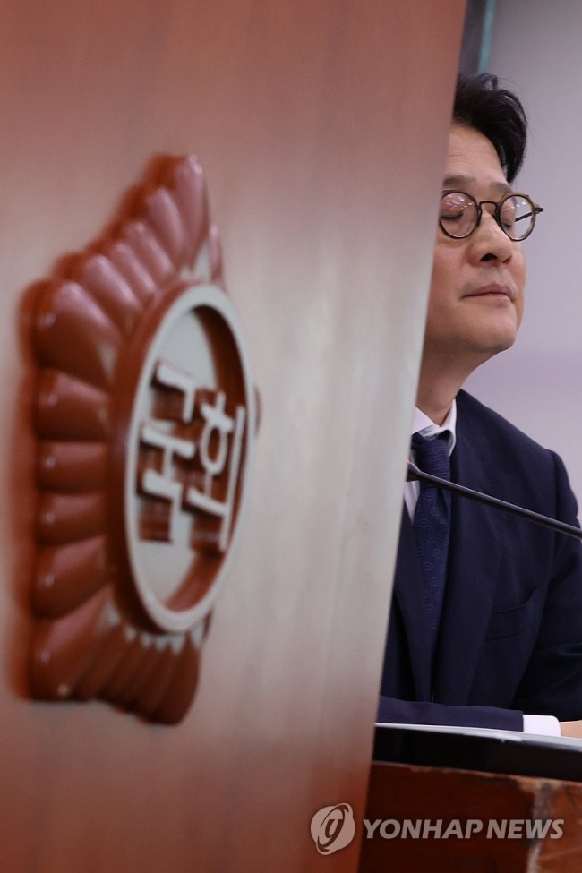 질의 받는 이창수 서울중앙지검장