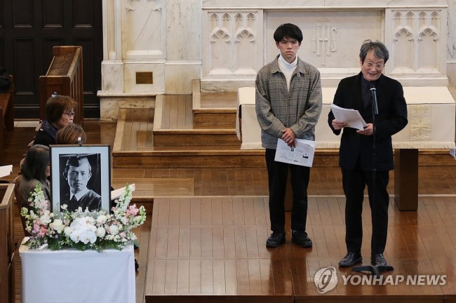 일본 릿쿄대에서 윤동주 시 낭독하는 문성근