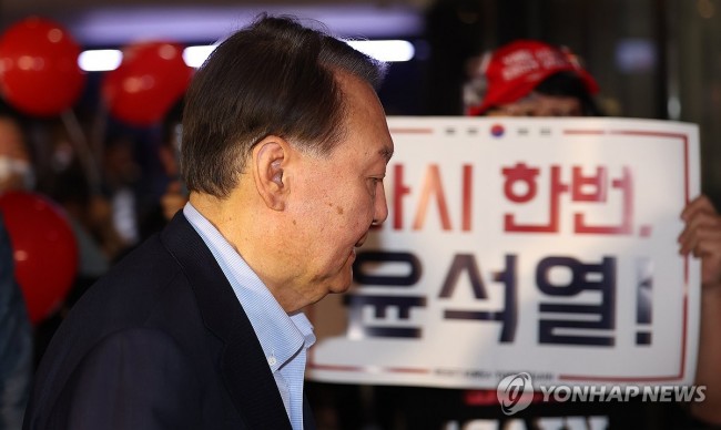 윤석열, 부정선거 주장 다큐 영화 관람