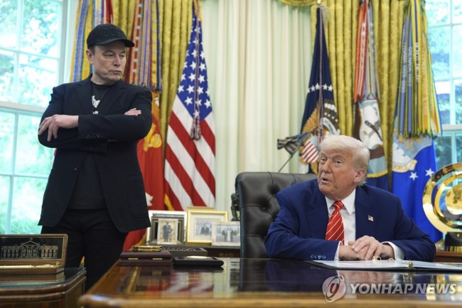 지난 5월 30일 백악관에서 조우한 일론 머스크와 트럼프 미국 대통령