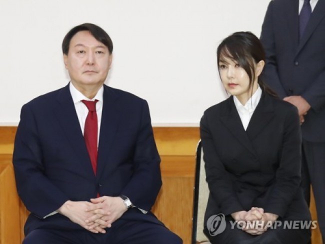 수여식 참석한 윤석열 신임 검찰총장 내외