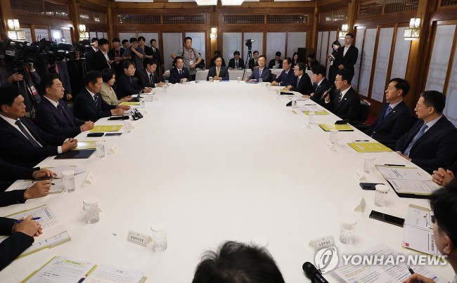 고위당정협의회, 발언하는 김민석 국무총리