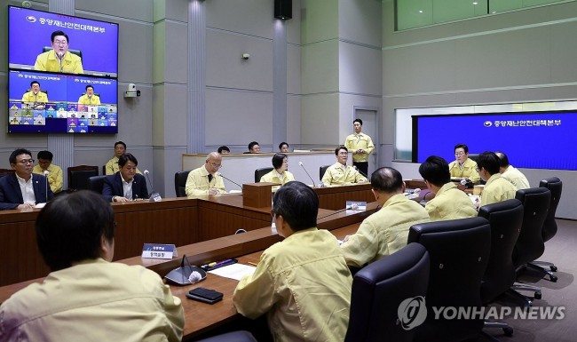 국정자원 화재 관련 중대본 회의 주재하는 이재명 대통령