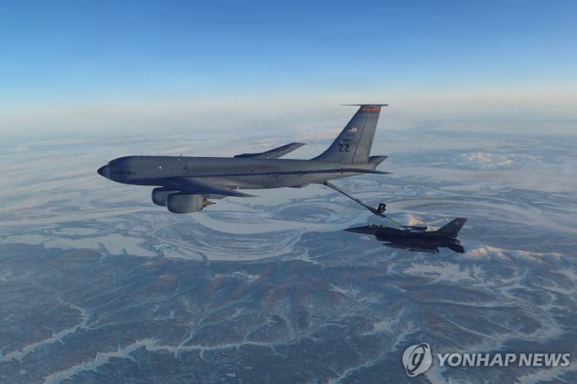 공중급유중인 미군의 KC-135 스트래토탱커