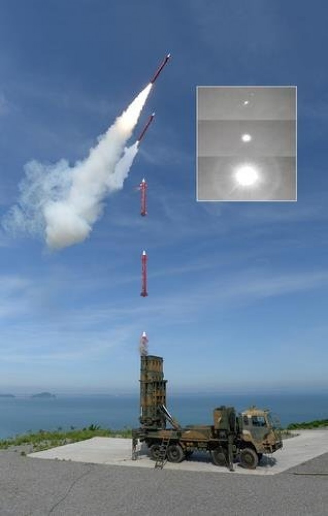 한국형 패트리엇 '천궁-II' 발사장면