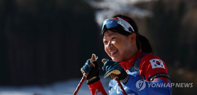 '스마일리' 김윤지의 금빛미소