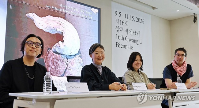 제16회 광주비엔날레 예술감독과 큐레이터들