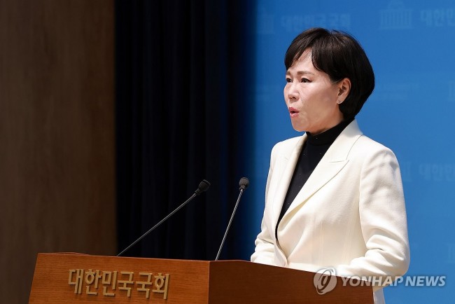 정원오 예비후보 '성공버스' 문제점 지적하는 전현희 예비후보