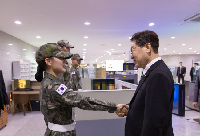 국방부 장병 격려하는 이재명 대통령