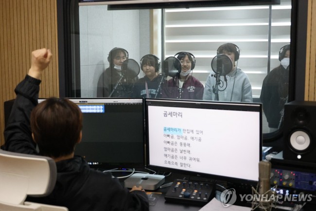 레코딩박스 수업에 참여하는 연무초 학생들
