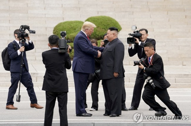 2019년 6월 판문점에서 김 위원장 만난 트럼프 대통령
