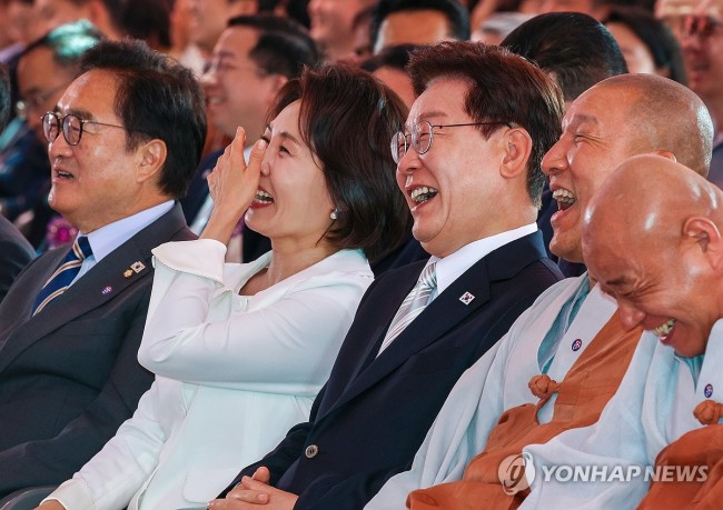 봉축법요식 참석한 이재명 대통령 부부