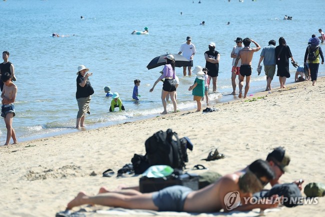 부산 광안리는 한여름