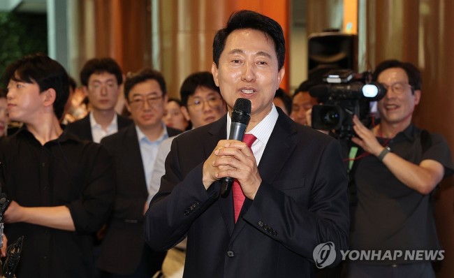 감사 인사 하는 오세훈 서울시장