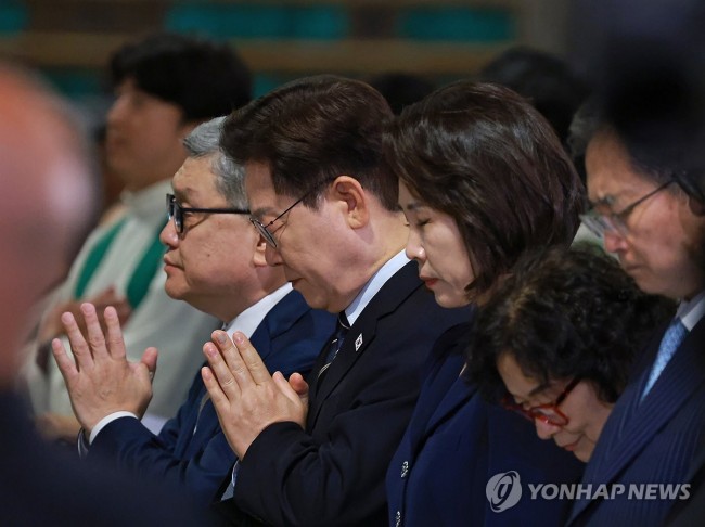 이재명 대통령 부부, 유흥식 추기경 집전 특별 미사 참석