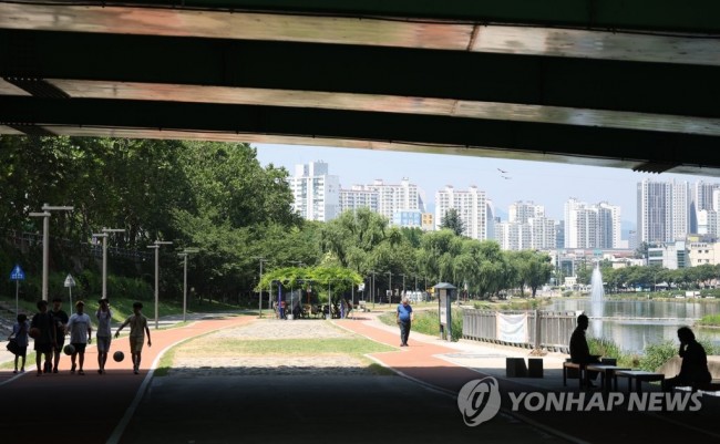 '무더위엔 수성교 그늘이 최고'