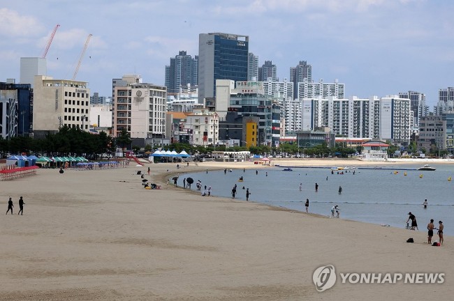 한산한 포항 해수욕장